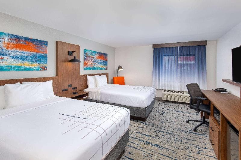 La Quinta Inn & Suites by Wyndham Nashville Airport 4