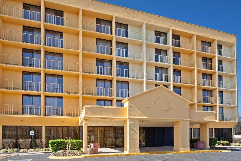 La Quinta Inn & Suites by Wyndham Nashville Airport/Opryland photo 1