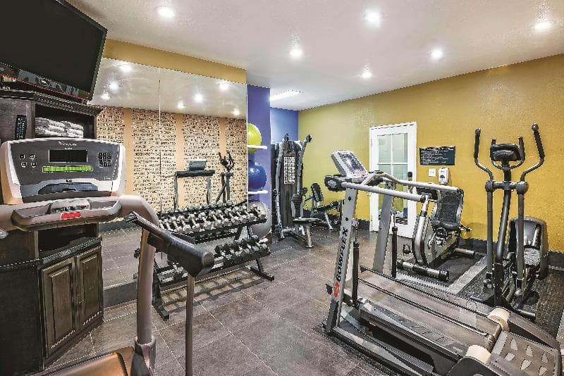 La Quinta Inn & Suites by Wyndham Laredo Airport 2