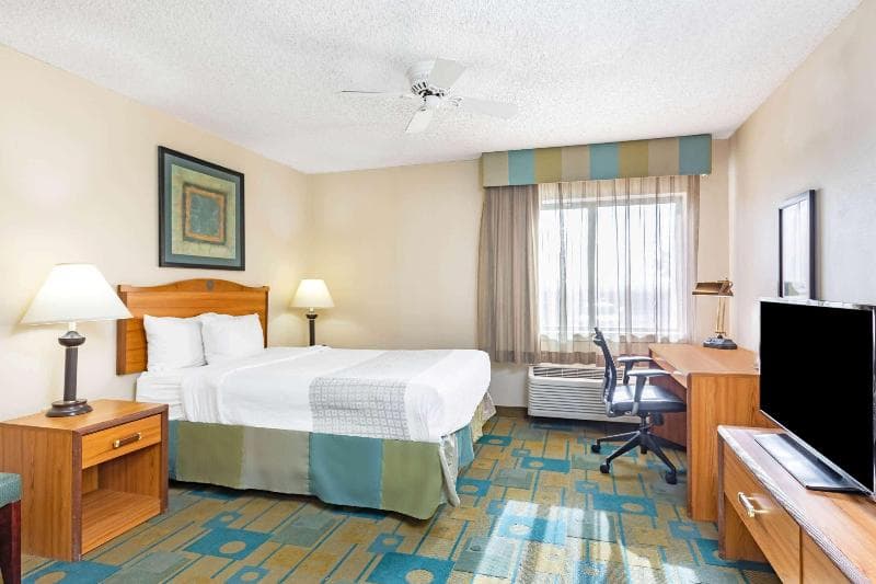 La Quinta Inn & Suites by Wyndham El Paso East photo 1