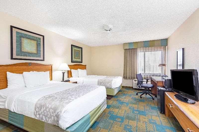 La Quinta Inn & Suites by Wyndham El Paso East 5