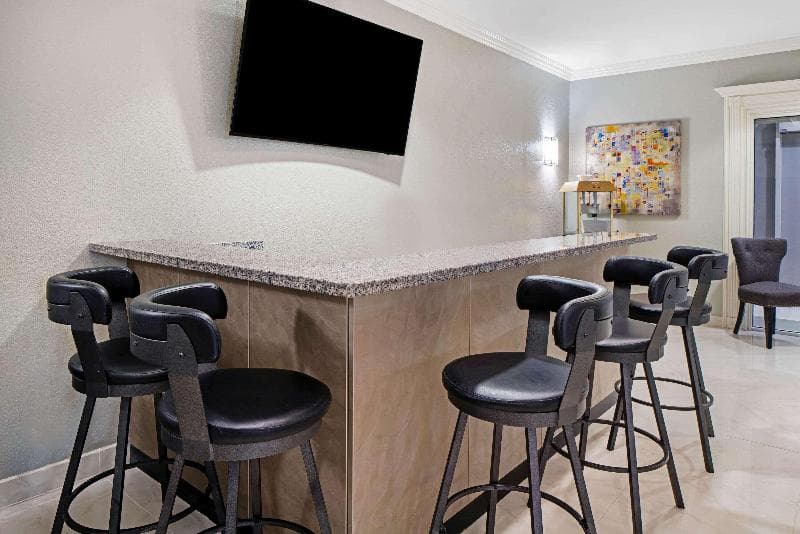 La Quinta Inn & Suites by Wyndham Brownsville North 2