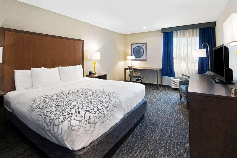 La Quinta Inn & Suites by Wyndham Brownsville North 5