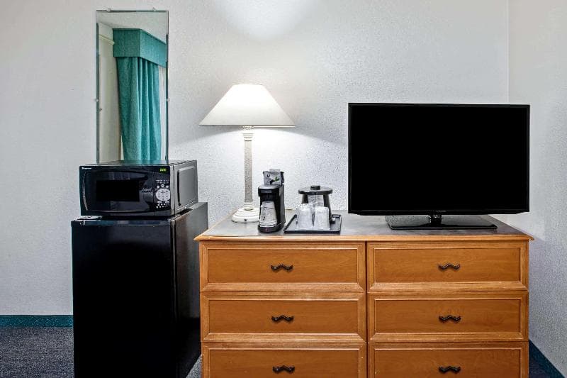 La Quinta Inn by Wyndham Stockton 5