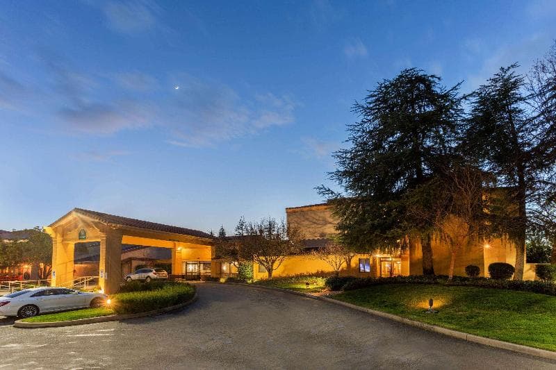 La Quinta Inn & Suites by Wyndham Redding photo 1