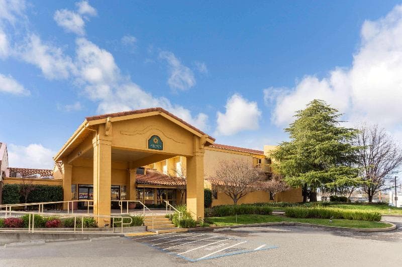 La Quinta Inn & Suites by Wyndham Redding 2
