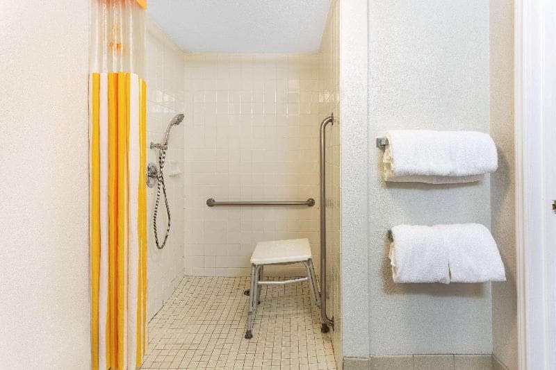 La Quinta Inn & Suites by Wyndham Redding 5