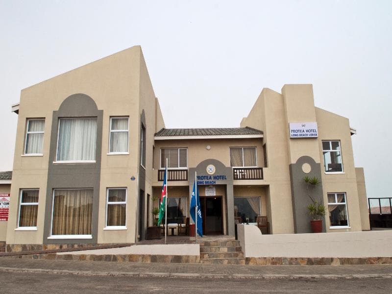 Protea Long Beach Lodge main