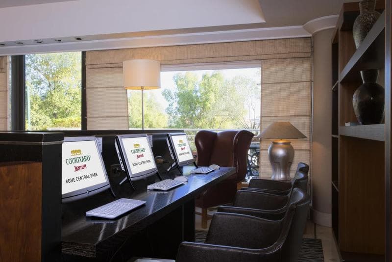 Courtyard by Marriott Rome Central Park Hotel 5