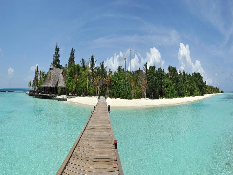 Komandoo Maldives Island Resort 5