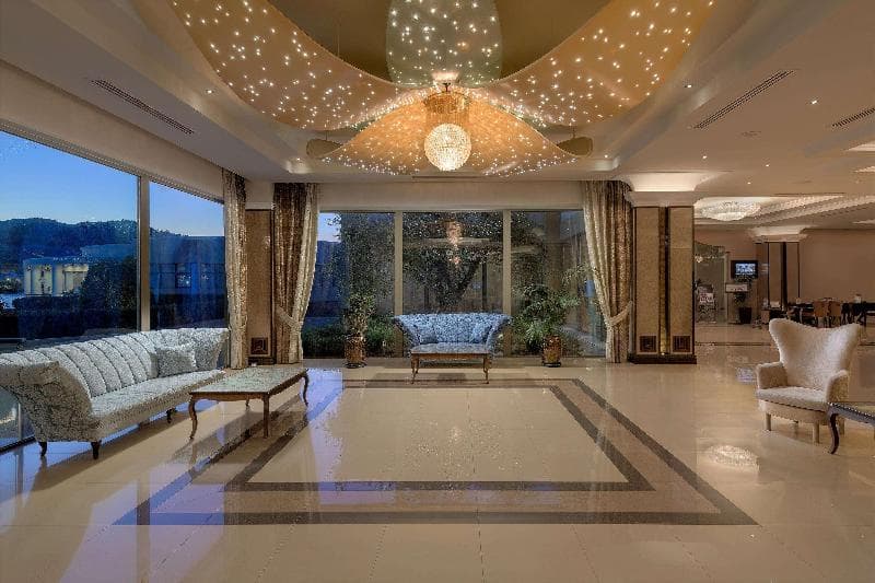 La Marquise Luxury Resort Complex 4