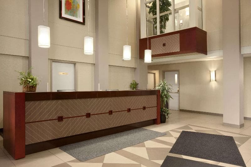 Travelodge by Wyndham Oshawa Whitby 5