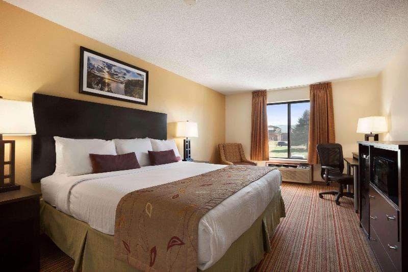Ramada by Wyndham Wisconsin Dells 2