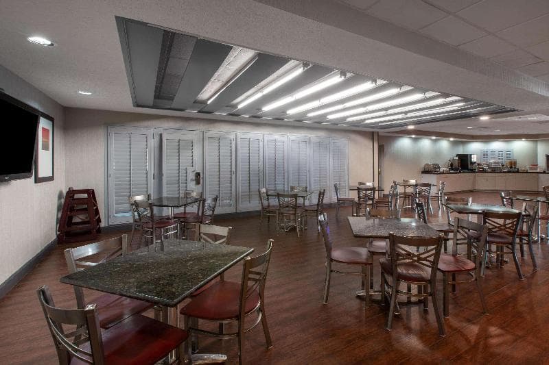 Wingate by Wyndham Oklahoma City Airport 3