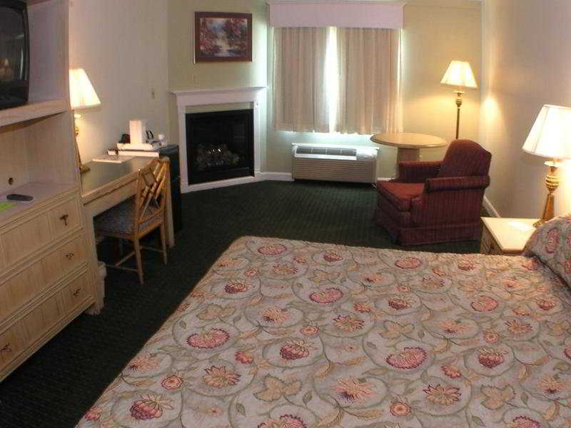 Fireside Inn & Suites Auburn 2