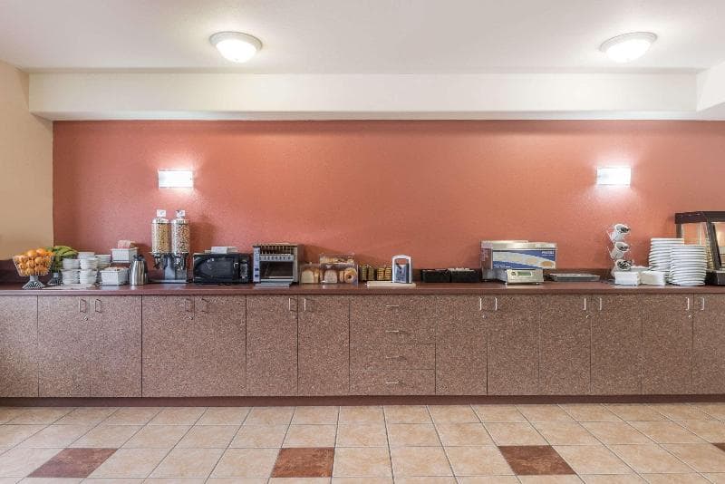 Super 8 by Wyndham St Johns 4