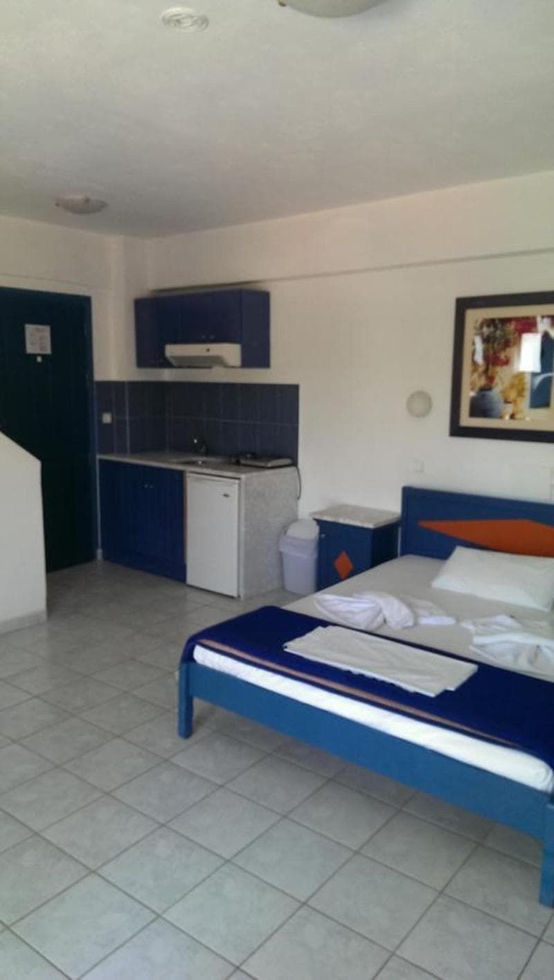 Leonidas Studios & Apartments 4