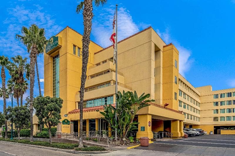 La Quinta Inn & Suites by Wyndham Anaheim photo 1