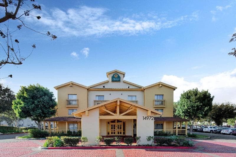 La Quinta Inn & Suites by Wyndham Irvine Spectrum photo 1