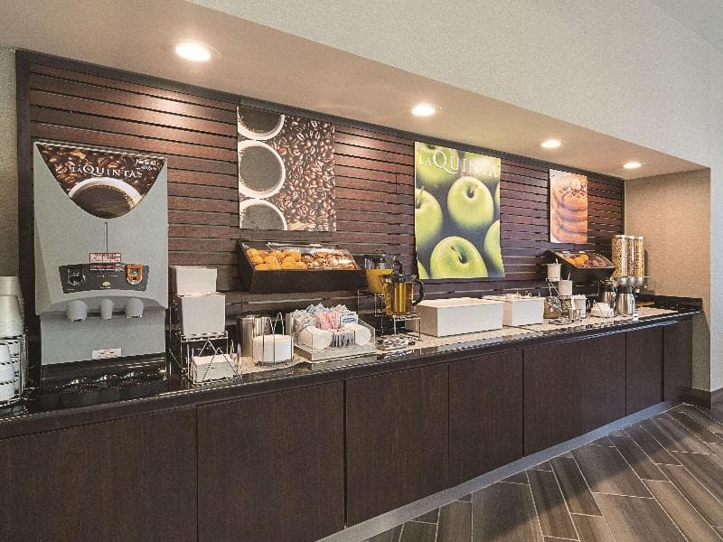La Quinta Inn & Suites by Wyndham Phoenix Mesa West 3