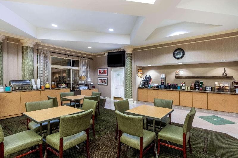 La Quinta Inn & Suites by Wyndham Phoenix West Peoria 3