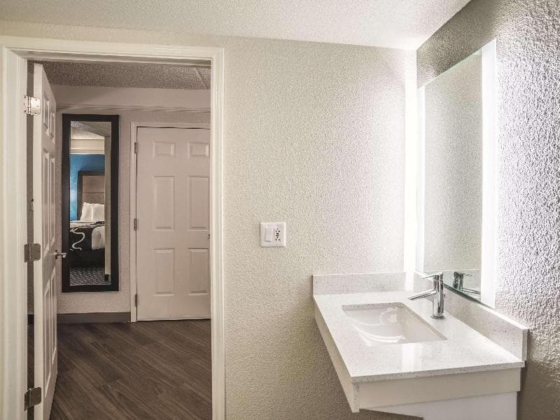 La Quinta Inn & Suites by Wyndham Phoenix Chandler 4