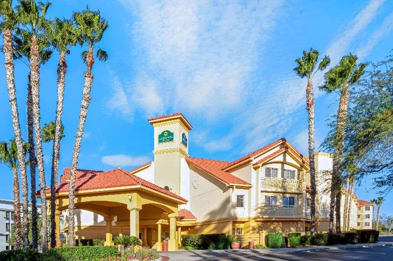 La Quinta Inn & Suites by Wyndham Tucson Airport photo 1