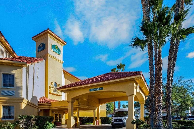 La Quinta Inn & Suites by Wyndham Tucson Airport 3