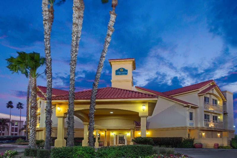 La Quinta Inn & Suites by Wyndham Tucson Airport 4