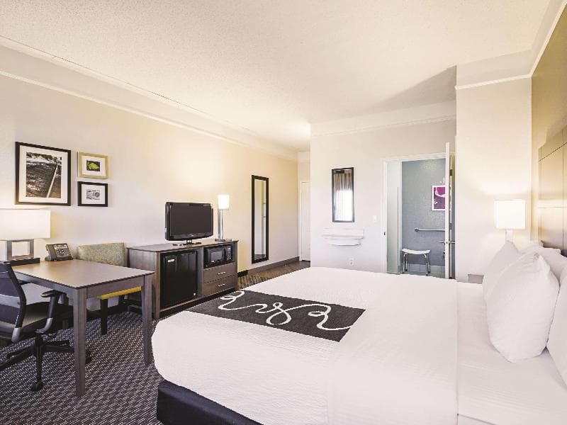La Quinta Inn & Suites Wyndham Austin Near Domain 5
