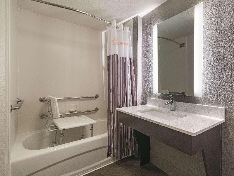 La Quinta Inn & Suites by Wyndham Dallas Plano West 5