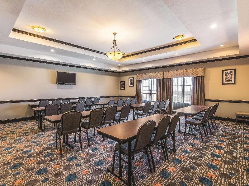 La Quinta Inn & Suites Fort Worth Lake Worth photo 1