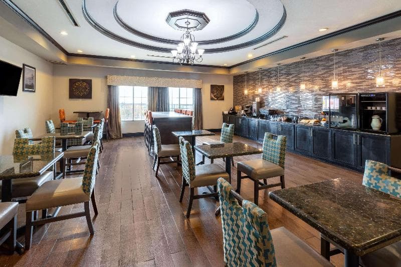 La Quinta Inn & Suites Fort Worth Lake Worth 3