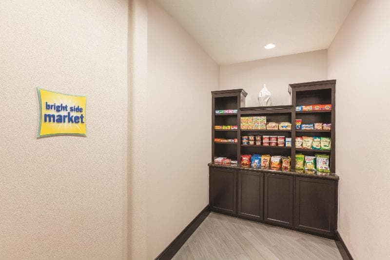 La Quinta Inn & Suites Houston Bush Intl Airport E 5