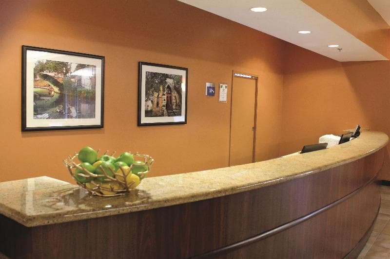 La Quinta Inn & Suites San Antonio Medical Center 3