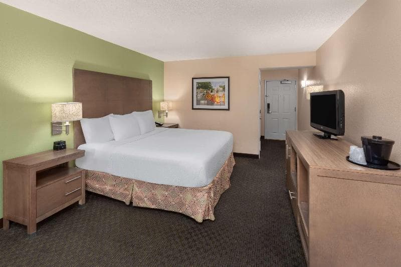 La Quinta Inn & Suites San Antonio Medical Center 5