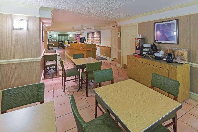 La Quinta Inn by Wyndham San Antonio Lackland 5