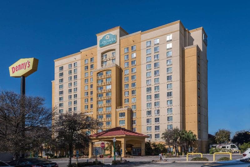 La Quinta Inn & Suites by Wyndham San Antonio Riverwalk photo 1