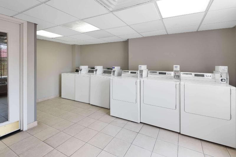 La Quinta Inn & Suites by Wyndham San Antonio Riverwalk 4