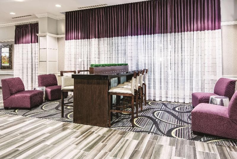 La Quinta Inn & Suites by Wyndham San Antonio Riverwalk 5