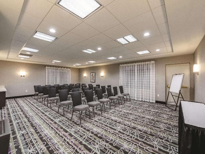 La Quinta Inn & Suites by Wyndham San Antonio Downtown photo 1