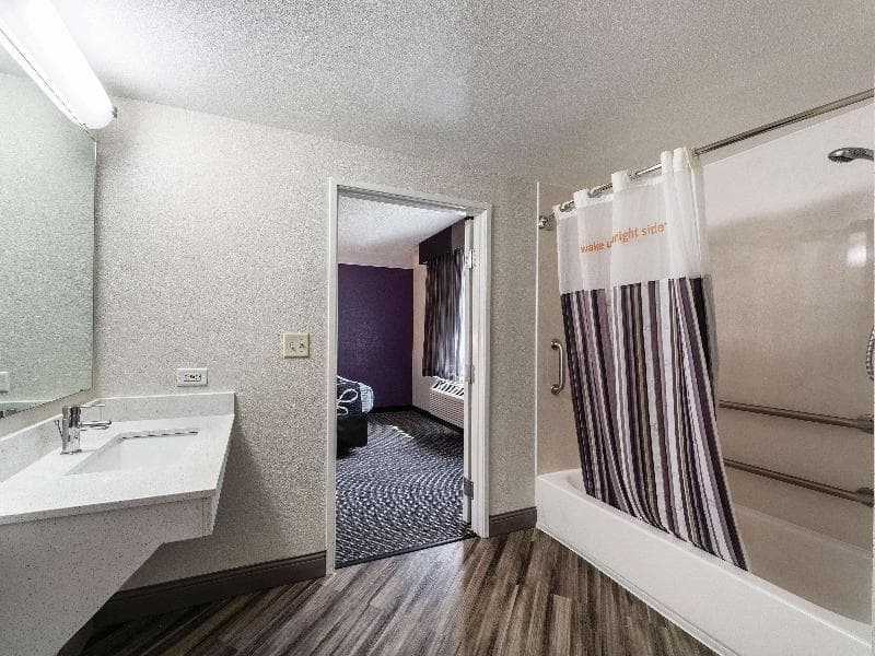La Quinta Inn & Suites by Wyndham San Antonio Downtown 4