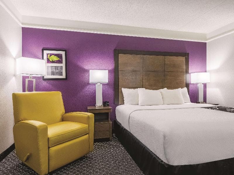 La Quinta Inn & Suites by Wyndham Alexandria Airport 4