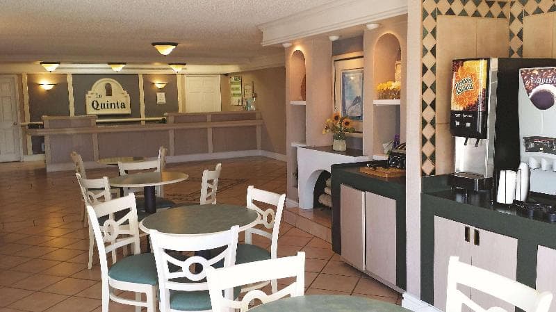 La Quinta Inn by Wyndham Albuquerque Airport 3