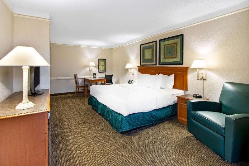 La Quinta Inn by Wyndham Albuquerque Airport 4