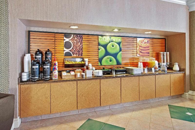 La Quinta Inn & Suites by Wyndham Albuquerque West 3