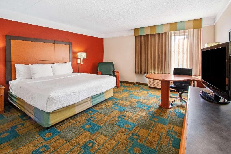 La Quinta Inn & Suites by Wyndham Albuquerque West 5