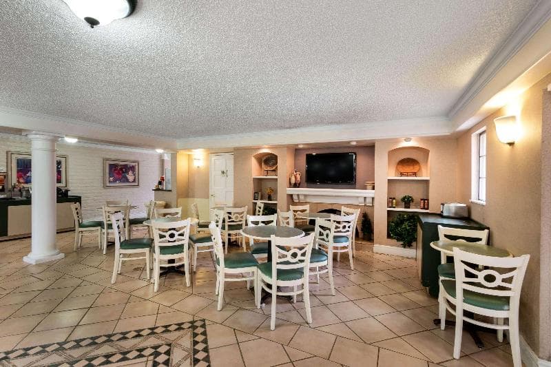 La Quinta Inn by Wyndham Albuquerque Northeast photo 1
