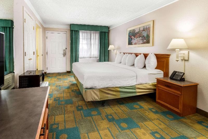 La Quinta Inn by Wyndham Albuquerque Northeast 5