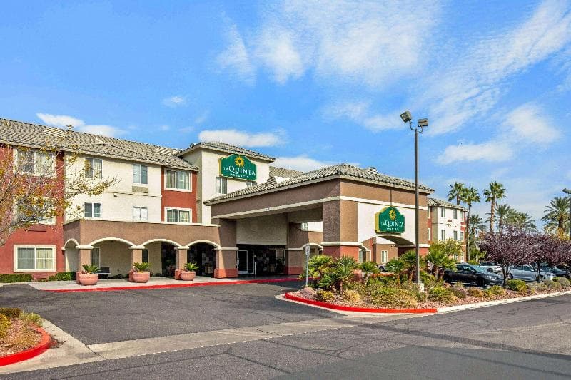 La Quinta Inn Suites Las Vegas Red Rock Summerlin photo 1